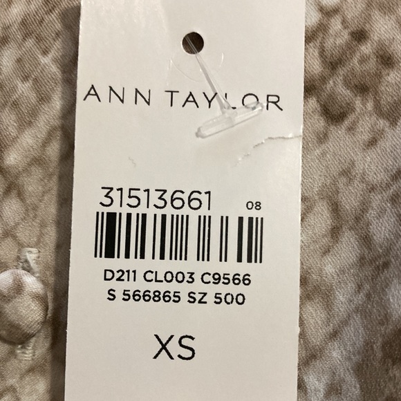 Ann Taylor Size XS snake print light brown 3/4 sleeves blouse. 100% polyester. - Picture 8 of 10